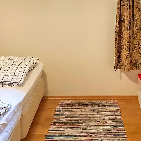 Holiday home 4 Bedroom Awesome In Luster