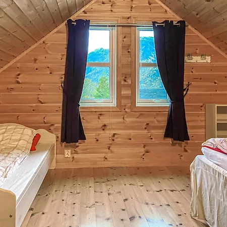 4 Bedroom Awesome In Semesterbostad Luster